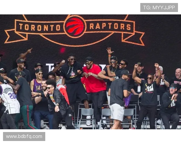 猛龙崛起:探秘多伦多队如何在NBA中重塑辉煌并挑战总冠军梦想 猛龙崛起:探秘多伦多队如何在NBA中重塑辉煌并挑战总冠军梦想