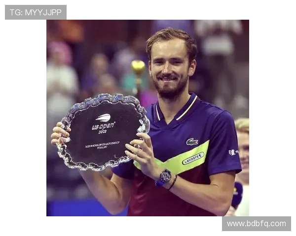 德约科维奇逆转晋级总决赛四强再度刷新男子网坛历史纪录 德约科维奇逆转晋级总决赛四强再度刷新男子网坛历史纪录