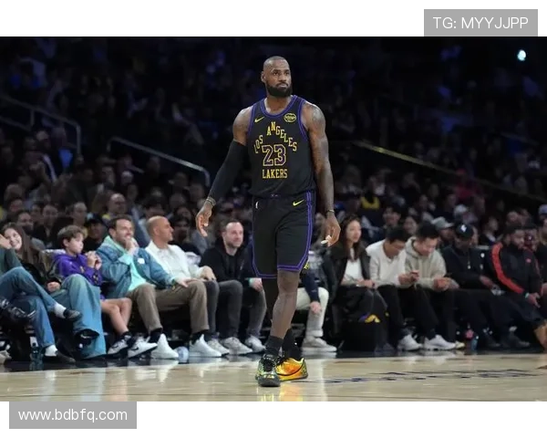 詹姆斯创历史新纪录 湖人逆袭胜勇士晋级季后赛