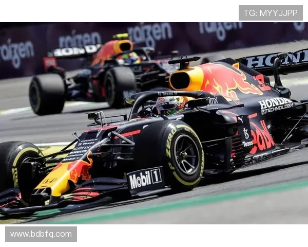 F1赛季激战正酣 红牛再夺双冠 汉密尔顿力争第8冠挑战再起 F1赛季激战正酣 红牛再夺双冠 汉密尔顿力争第8冠挑战再起