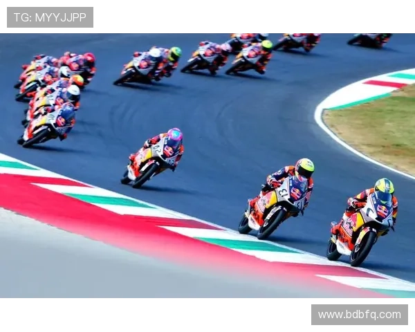 摩托GP赛季激烈竞争持续 多位车手争夺冠军宝座 摩托GP赛季激烈竞争持续 多位车手争夺冠军宝座
