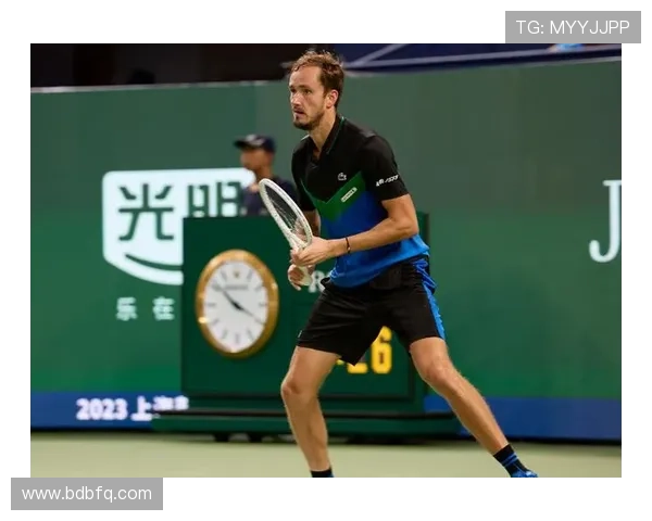 新生代球星在大师赛强势突破引发网坛热议赛事前景持续全面升温