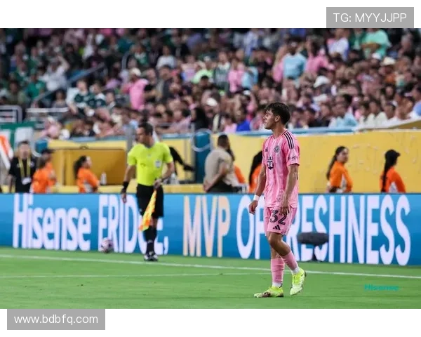 梅西携新队友亮相大巴黎季前赛 展现出色配合与进攻火力